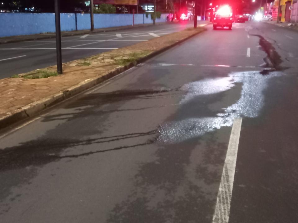 Foto 7 de 11 — Acidente deixa três pessoas gravemente feridas na Via Expressa; veja imagens